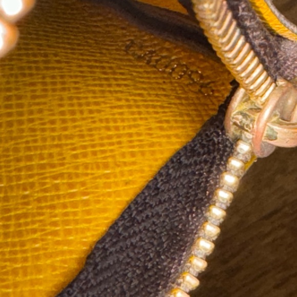 ❤️SOLD❤️ Louis Vuitton Groom Bell Boy Key Cles (w/ COA) - Picture 6 of 11